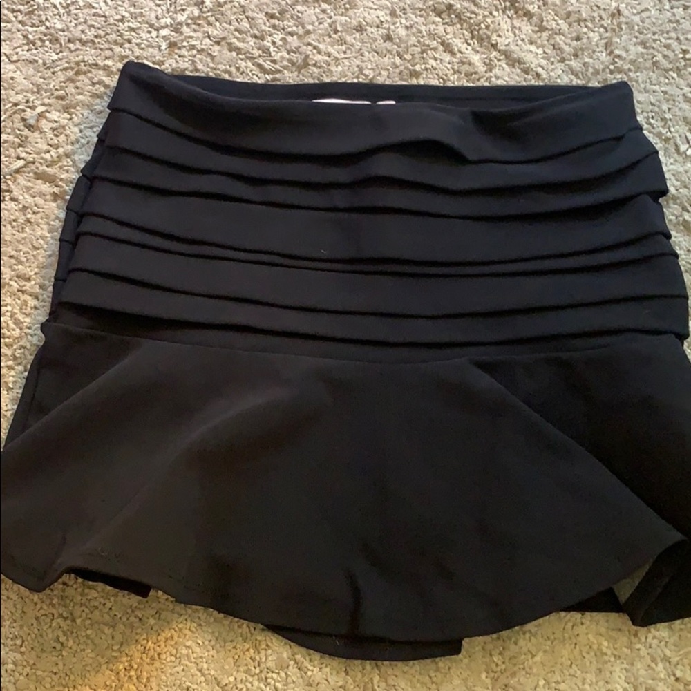 Trendy black tennis skirt with ruffles